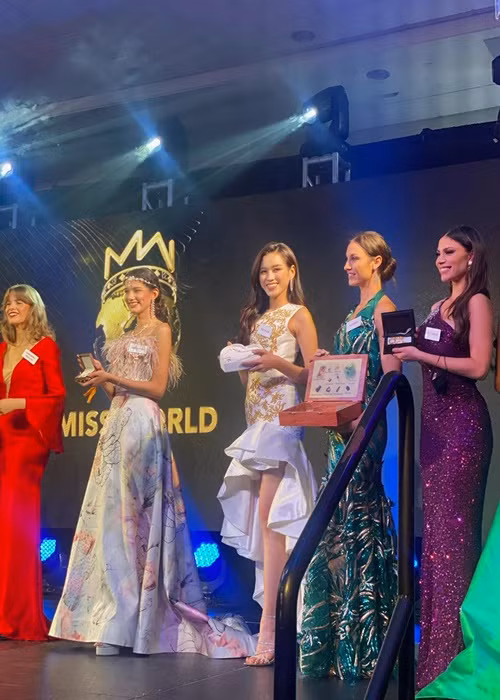 Đỗ Thị Hà cho biết tình hình sức khỏe của cô vẫn bình thường và mỗi ngày đều được test COVID-19. Ảnh: FB Đỗ Thị Hà