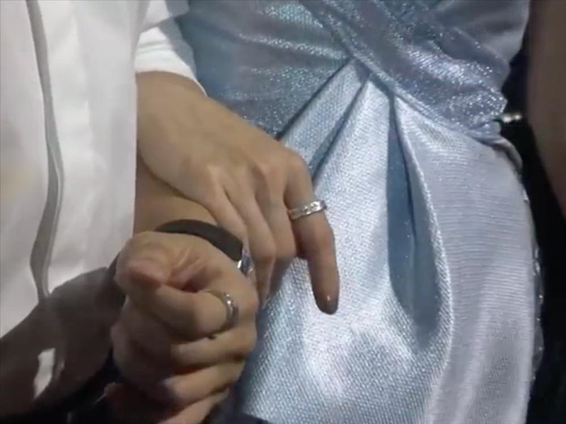 Lệ Quyên và tình trẻ còn gây chú ý khi đeo nhẫn đôi. Ảnh: Phụ nữ và gia đình