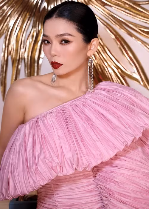 Gần đây, sau khi chồng cũ của Lệ Quyên vướng tin đồn xuất hiện bên Khánh My, Lệ Quyên có chia sẻ gây chú ý. Ảnh: FB Lệ Quyên