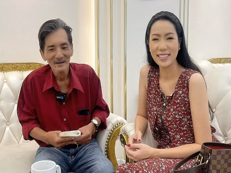 Giữa ồn ào, Trịnh Kim Chi đăng lại toàn bộ quá trình kêu gọi giúp đỡ Thương Tín. Ảnh: Dân Việt