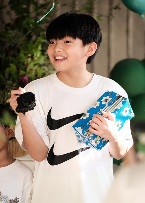 Subeo cũng là một trong những nhóc tì nhà sao Việt sinh năm Dần. Cậu nhóc tên thật là Nguyễn Quốc Hưng, sinh năm 2010. Subeo là con trai của nữ ca sĩ Hồ Ngọc Hà và doanh nhân Nguyễn Quốc Cường. Ảnh: FB Hồ Ngọc Hà