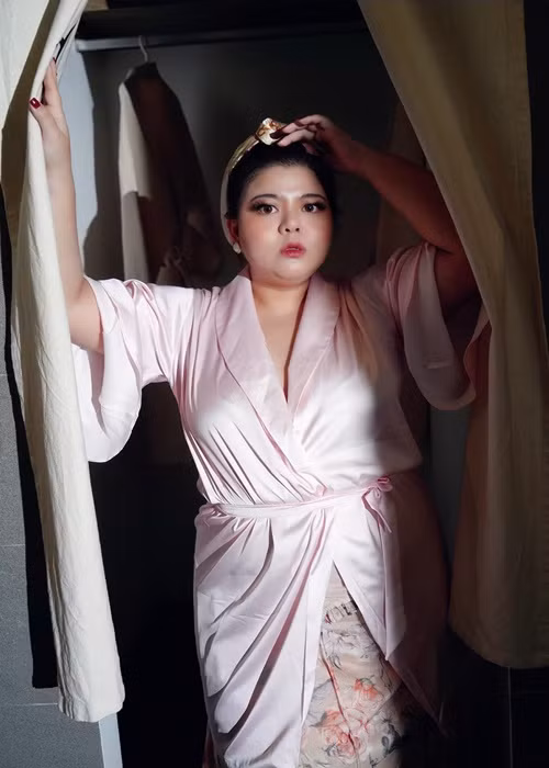 Sau khi gắng gượng báo tin Khánh Hà qua đời, chồng của nữ người mẫu phải nhập viện để hồi sức cấp cứu.