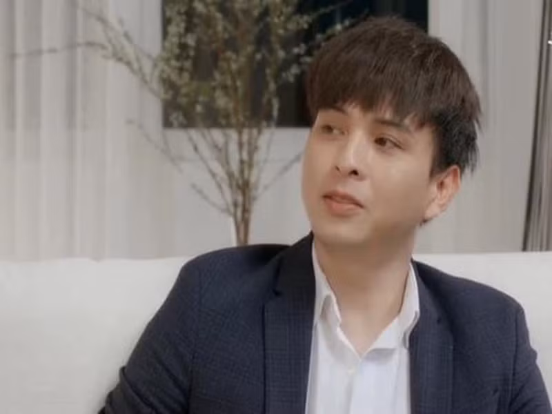 Mới đây, trong một talkshow, Hồ Quang Hiếu chia sẻ, khoảng 2-3 năm nay, anh chưa yêu lại nhưng gần đây, anh bắt đầu có cảm xúc khi tiếp xúc một cô gái trong nghề. Trước đây, Hồ Quang Hiếu từng yêu ca sĩ Bảo Anh và hot girl Ivy Lê. Ảnh: Công lý và xã hội