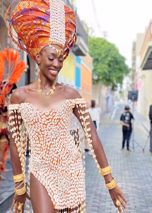 Đối thủ của Đỗ Thị Hà còn thu hút ánh nhìn của người đối diện bởi vẻ rạng rỡ. Ảnh: Miss World