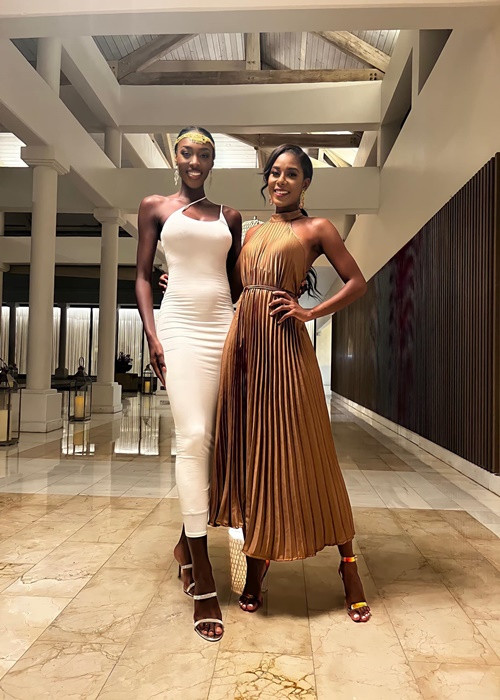 Cô sở hữu vóc dáng gợi cảm, chiều cao ấn tượng. Ảnh: FB Olivia Yace