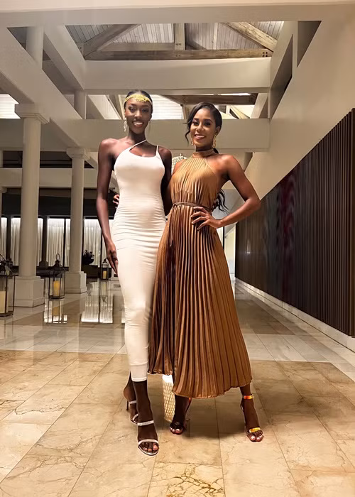 Cô sở hữu vóc dáng gợi cảm, chiều cao ấn tượng. Ảnh: FB Olivia Yace