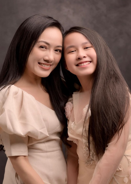 Năm 2010, Hoài Anh lập gia đình. Ông xã của cô là một doanh nhân người Bắc.