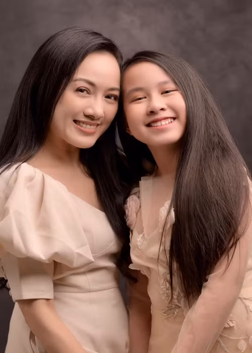 Năm 2010, Hoài Anh lập gia đình. Ông xã của cô là một doanh nhân người Bắc.