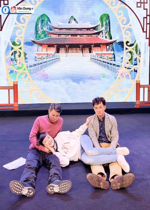 Gần đây, Vân Dung đăng tải hình ảnh bên Công Lý và Xuân Bắc. Chia sẻ của Vân Dung khiến khán giả hoang mang liệu Công Lý có tham gia chương trình hay không. Phía Công Lý khẳng định nam nghệ sĩ vẫn chưa nhận được thông tin gì từ lãnh đạo đài truyền hình Việt Nam. Đại diện NSND Công Lý cho biết thêm, nam nghệ sĩ đang theo phác đồ điều trị của các bác sĩ và chuyên gia trị liệu sau sự cố bị ngã phải nhập viện. Theo người đại diện, ảnh Vân Dung đăng tải là ảnh cũ.