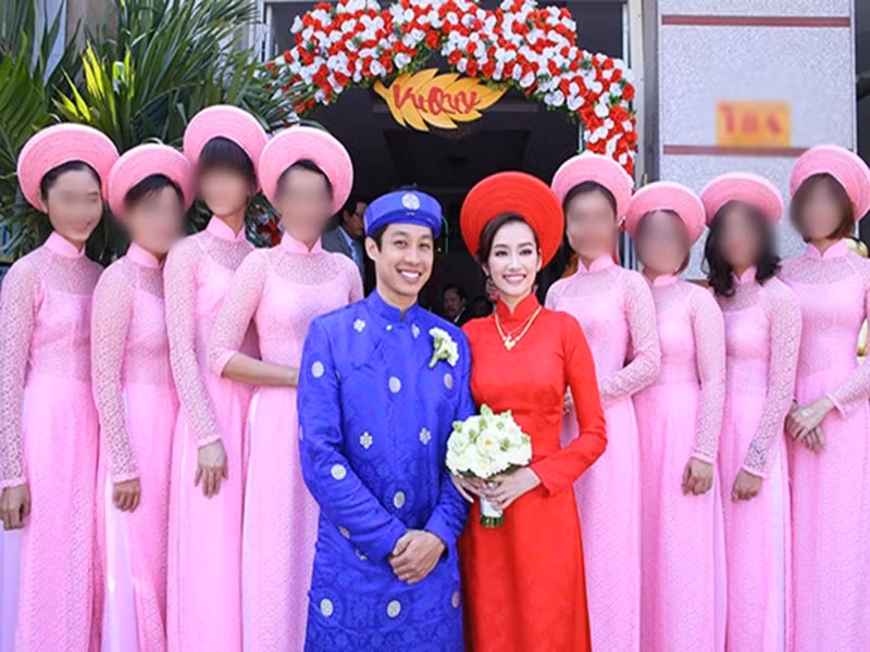 Top 100 Gương mặt đẹp nhất Thế giới năm 2014 cho biết: “Những lời này không hoàn toàn dễ dàng nhưng sau 2 năm nỗ lực hàn gắn những bất đồng cá nhân mà không thể có cách cứu vãn, hôm nay, Diễm và John xin thông báo chúng mình đã chính thức ly hôn”. Ảnh: Lao động