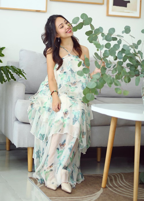 Trước khi công khai tin vui bầu bí, Vân Hugo thường đăng ảnh giấu bụng bầu.