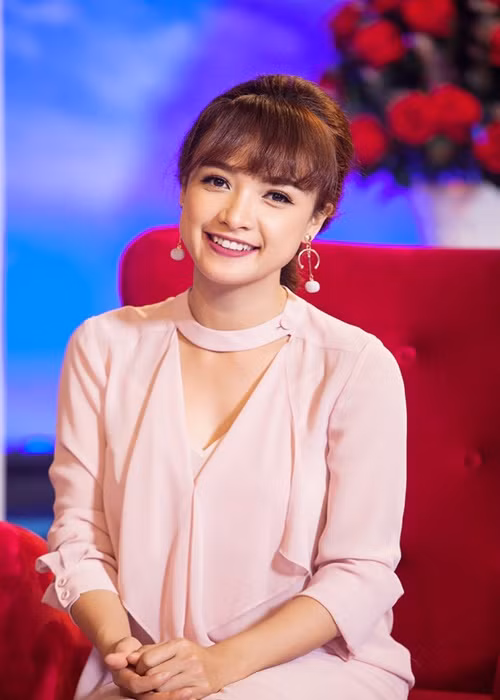 Trong cuộc phỏng vấn với Dân Trí mới đây, Lê Bê La xác nhận cuộc hôn nhân đầu tiên tan vỡ từ 5 năm trước cũng như việc tái hôn diễn ra cách đây 2 năm. Ảnh: Sức khỏe và đời sống