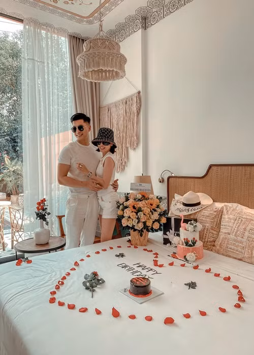 Một người bạn của Lệ Quyên cho biết, Lâm Bảo Châu lo lắng cho chuyện tổ chức sinh nhật cho nữ ca sĩ.