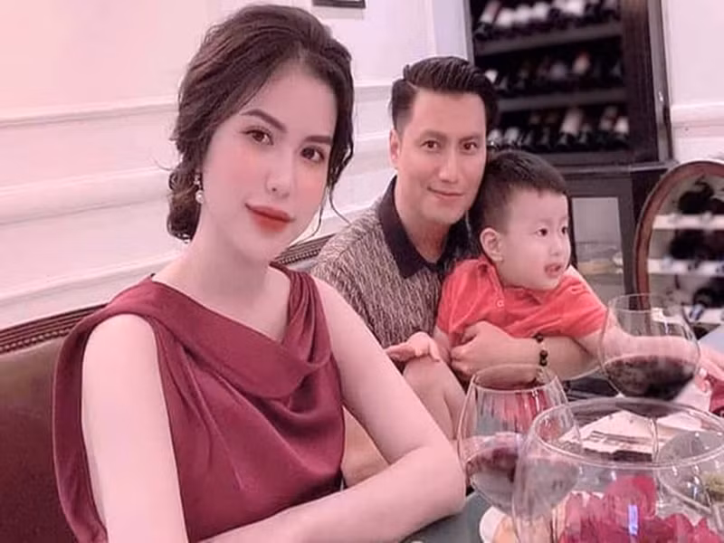 Việt Anh và Hương Trần ly hôn năm 2019. Sau khi chia tay, cả hai giữ mối quan hệ bạn bè vì con trai chung. Ảnh: Dân Việt