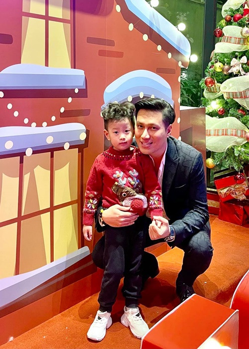 Mỗi khi rảnh rỗi, Việt Anh chăm sóc, vui chơi cùng con trai. Nam diễn viên cho biết, anh luôn muốn con trai cảm nhận trọn vẹn được tình yêu thương của bố mẹ. Ảnh: FB Việt Anh