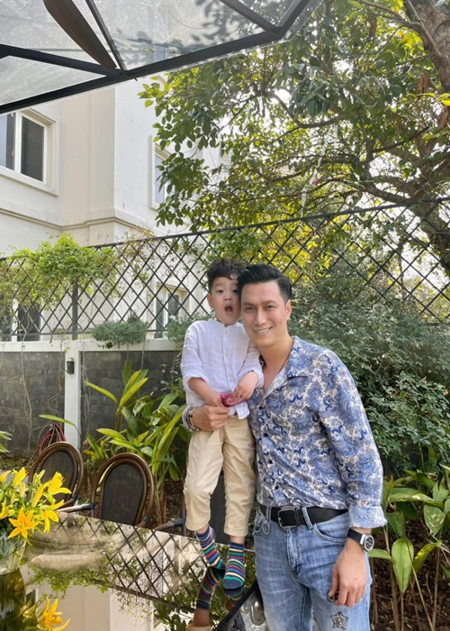 Trở lại cuộc sống độc thân, Việt Anh dành nhiều thời gian cho công việc diễn xuất, kinh doanh. Ảnh: FB Việt Anh