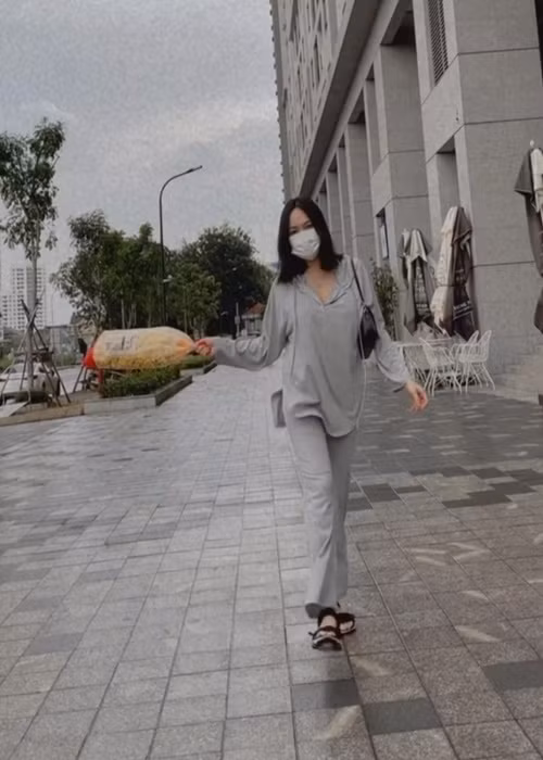 Từ tháng 9/2021, Diệu Nhi để lộ những dấu hiệu của một bà mẹ bỉm sữa như mái tóc mỏng đi, vòng 1 nở nang. Ảnh: Instagram Diệu Nhi