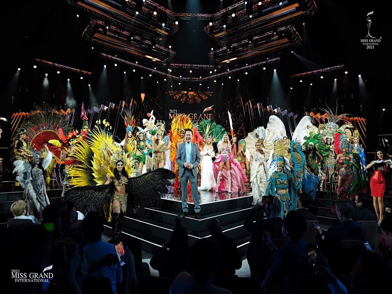 Ban tổ chức hiện tại tổ chức cuộc bình chọn top 20 trang phục dân tộc, trong đó 10 bộ trang phục do fan bình chọn và 10 bộ trang phục do giám khảo lựa chọn. Ảnh: Miss Grand International