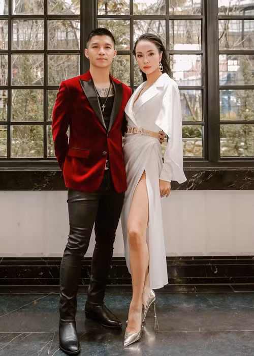 Vũ Ngọc Anh có gu thời trang gợi cảm. Nữ diễn viên cho biết, bạn trai cảm thấy thoải mái về việc này.