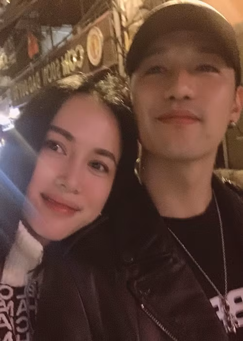 Trong cuộc phỏng vấn với Ngôi sao, Cường Seven từng cho biết, anh thích phụ nữ gợi cảm và cá tính nên khi hẹn hò Vũ Ngọc Anh, anh rất vui.