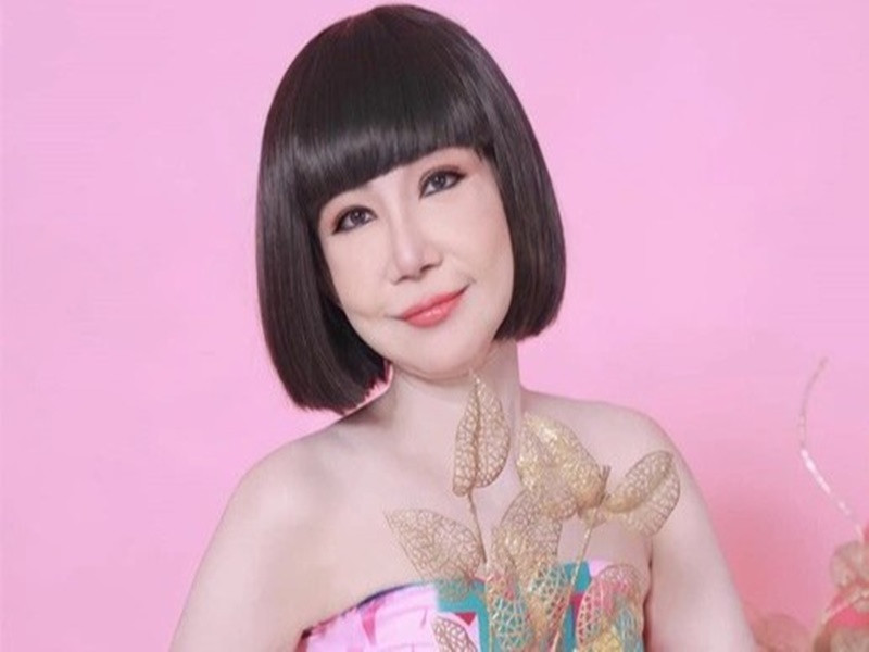 “Huệ chưa bao giờ than vãn dù tôi biết rất rõ cơ thể em đã rệu rã, chỉ chờ đến giây phút ra đi. Có lần em nhìn tôi và nói: “Phải chi đời em kết thúc sớm hơn thì đỡ quá chị hén”. Câu nói này khiến tôi ám ảnh, mất ngủ nhiều đêm”, nghệ sĩ Bạch Tuyết cho hay. Ảnh: Zing