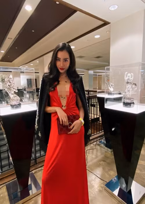 Người đẹp khoe vẻ gợi cảm khi tham gia một sự kiện ở Mỹ cách đây không lâu.