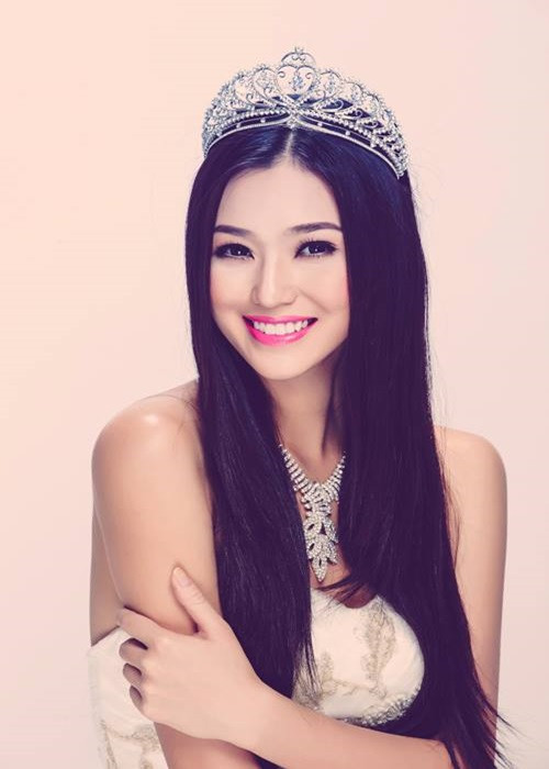 Năm 2014, chân dài từng tuyên bố sẽ trả 3 tỷ cho ai tìm ra dấu hiệu dao kéo trên gương mặt cô. Ảnh: FB Khánh My