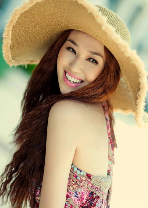 “My sẽ đồng ý trả 3 tỷ cho ai phát hiện ra trên khuôn mặt My có sửa chỗ nào đó”, Khánh My chia sẻ trên Đất Việt. Ảnh: FB Khánh My