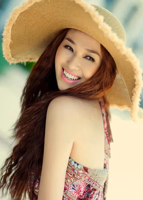 “My sẽ đồng ý trả 3 tỷ cho ai phát hiện ra trên khuôn mặt My có sửa chỗ nào đó”, Khánh My chia sẻ trên Đất Việt. Ảnh: FB Khánh My