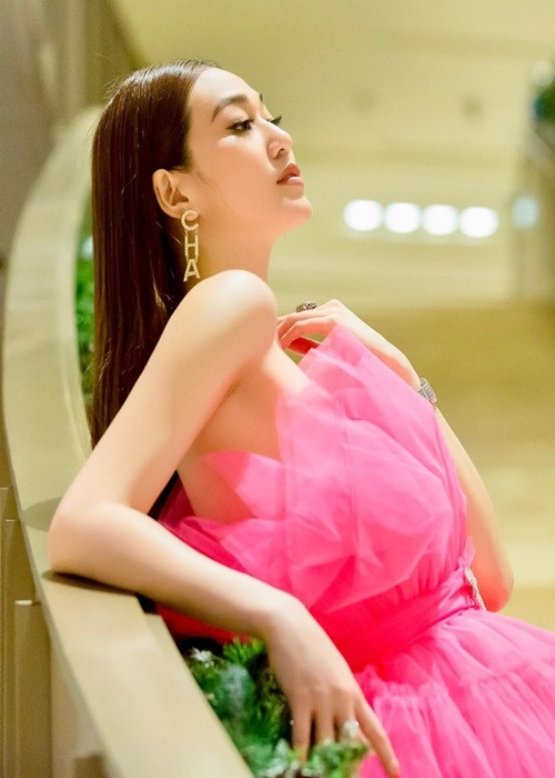 “Nét đẹp trời cho, ba mẹ cho, có sao mình để vậy thôi”, Khánh My nói. Ảnh: FB Khánh My