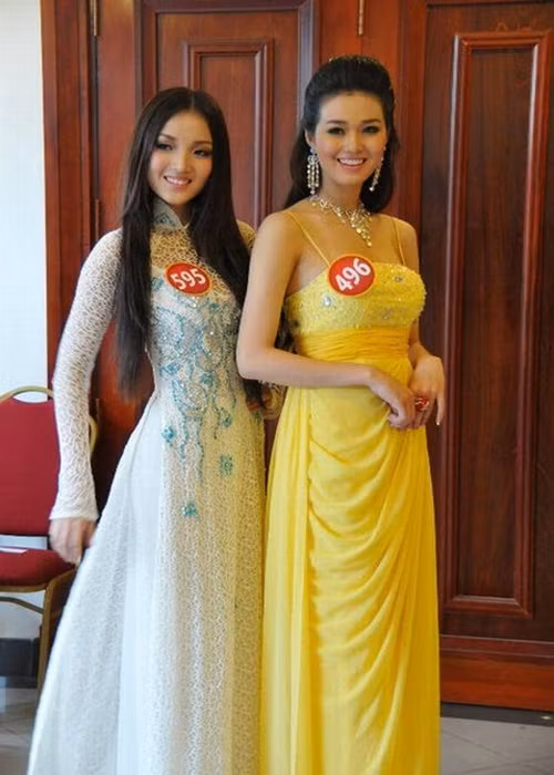 Khánh My khoe vẻ đẹp dịu dàng trong tà áo dài tại Hoa hậu Việt Nam Hoàn cầu tại Mỹ. Ảnh: Vietnamnet