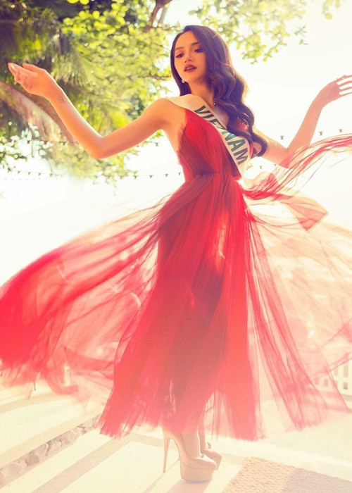 Màu đỏ cũng là màu may mắn của giọng ca sinh năm 1991.