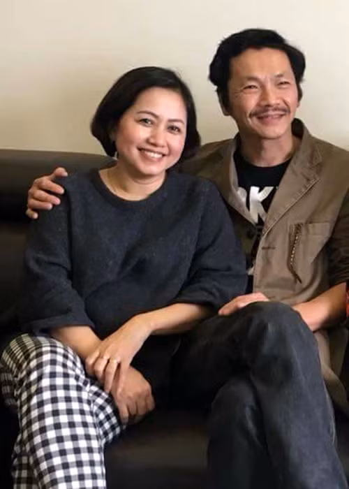 Tháng 12/2014, kỷ niệm ngày cưới, chị Minh Hiếu chia sẻ: "17 năm: Thời gian trôi qua không dài nhưng cũng chẳng quá ngắn để cảm nhận mọi hỷ nộ ái ố. Cảm ơn người ấy đã luôn nắm tay tôi cùng trải qua bao biến cố thăng trầm của cuộc sống. Quyết định vào ngày này cách đây 17 năm là quyết định đúng đắn nhất đời tôi!". Ảnh: Vietnamnet