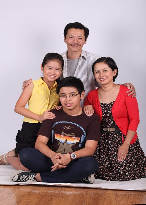 Nghệ sĩ Trung Anh luôn dành lời khen có cánh cho vợ. Anh chia sẻ bà xã là người hy sinh, đứng sau những thành công của mình. Ảnh: FBNV