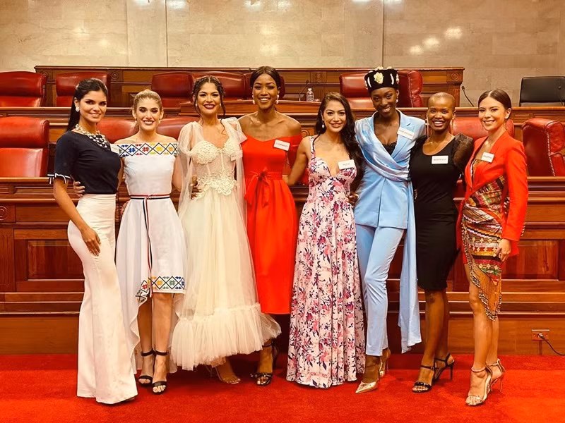 Ngoài Cameroon, top 8 phần thi thử thách đối đầu còn gồm: Venezuela, Paraguay, Nicaragua, Cameroon, Nepal, Bờ Biển Ngà, Botswana và Philippines. Ảnh: Miss World