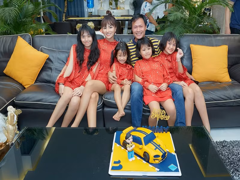 Cũng theo lời Vũ Thu Phương, ở nhà, mọi người vẫn gọi Kim Ngọc và Bảo Ngọc là con riêng của cô chứ không phải của chồng.