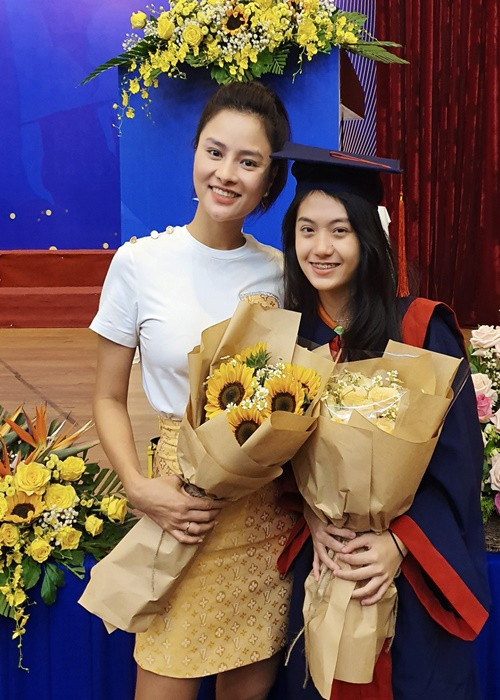 Kim Ngọc là chị cả trong nhà. Cô nhóc thường tâm sự với Vũ Thu Phương chuyện học hành, tình cảm. Vũ Thu Phương từng kể, đang đi họp, cô nhận được cuộc gọi từ Kim Ngọc báo nhận được học bổng, tối về sẽ kể cho mẹ nghe.