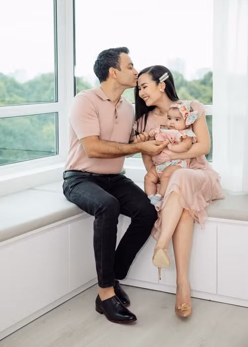 Võ Hạ Trâm tiết lộ, chồng của cô đã tính toán khá kỹ lưỡng về sự phát triển của con gái, đi học gì, du học ở đâu, làm nghề gì. Ảnh: FB Võ Hạ Trâm