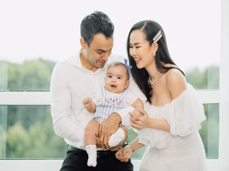 Tháng 7/2021, Võ Hạ Trâm hạ sinh con gái đầu lòng. Cô công chúa nhà nữ ca sĩ tên Chaudhary Vaishali Tây Phương, tên thân mật là Moon. Ảnh: FB Võ Hạ Trâm