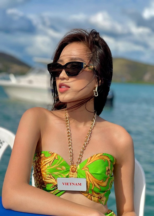 Đại diện Việt Nam được khen ngợi lựa chọn trang phục phù hợp khi tham gia hoạt động ngoài trời tại cuộc thi.