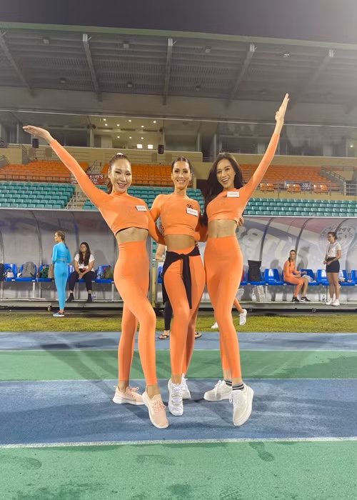 Đại diện Việt Nam cho biết, ở phần thi thể thao, sau khi trải qua phần kiểm tra thể lực, mỗi team sẽ chọn ra 6 người có thể lực tốt nhất để tranh tài với các team khác.