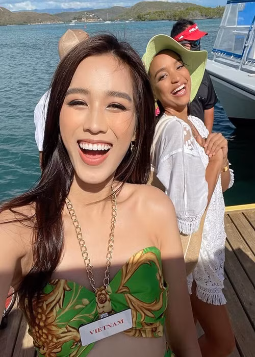 Đỗ Thị Hà ghi điểm nhờ nụ cười rạng rỡ.