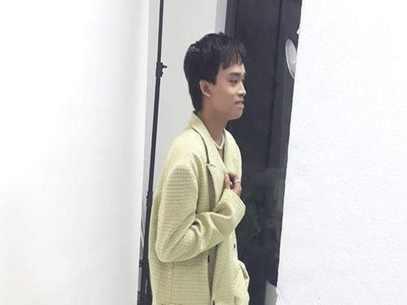 Người đại diện còn cho biết, sức khỏe của Hồ Văn Cường yếu. Nam ca sĩ 18 tuổi nhưng chỉ cao 1m56, nặng 46 kg, bị suy dinh dưỡng. Cũng theo người đại diện, Hồ Văn Cường từ chối mọi lời đề nghị hấp dẫn từ các doanh nhân, nghệ sĩ. Ảnh: Vietnamnet