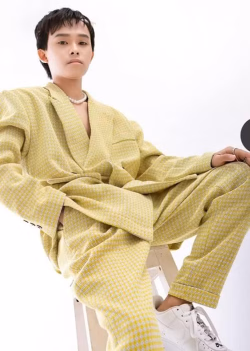 Cách đây ít ngày, người đại diện truyền thông mới của Hồ Văn Cường lên tiếng về sức khỏe và tình trạng hiện tại của con nuôi Phi Nhung. Cụ thể, trả lời Vietnamnet, người đại diện cho biết, Hồ Văn Cường cùng gia đình sống kín tiếng trong căn nhà thuê cấp 4 ở quận Gò Vấp, TPHCM. Ảnh: Tiền Phong