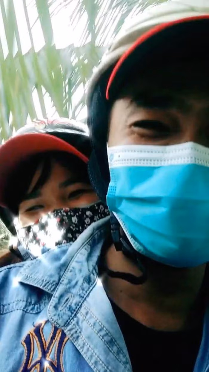 Cap vo chong cho nhau di ly hon ma cuoi hip mat nhu di huong trang mat