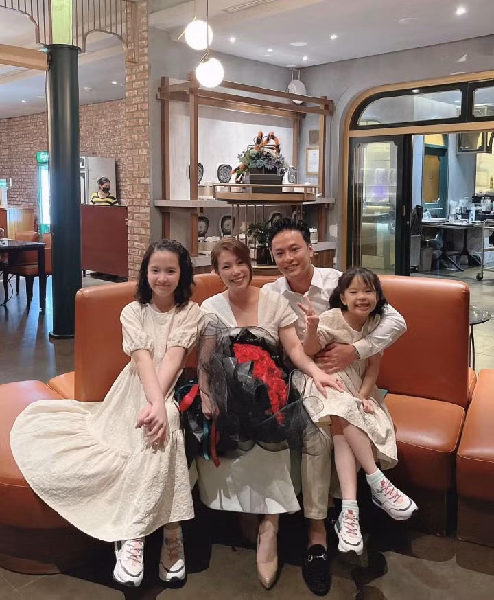 Để có được cuộc sống viên mãn, sung túc như bây giờ, ít ai biết gia đình Hồng Đăng từng gặp biến cố lớn vào năm 2011 do kinh doanh thất bại, ngay sau khi bé Nhím (Lê Phương Bảo Hân) ra đời. Hai vợ chồng đã động viên nhau nỗ lực làm việc để vực dậy lại kinh tế, đồng lòng vượt qua khó khăn. Trải qua những sóng gió ấy, vợ chồng Hồng Đăng càng thêm gắn kết và yêu thương nhau. Cuộc sống của họ có thêm tiếng cười khi chào đón cô công chúa thứ hai, bé Kẹo (Lê Phương Tuệ Anh).