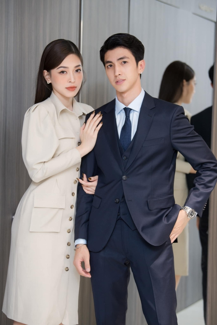 Bình An và Phương Nga được ví như cặp "tiên đồng ngọc nữ" của showbiz Việt bởi sự đẹp đôi và tình cảm đáng ngưỡng mộ dành cho nửa kia. Họ yêu nhau trước khi Phương Nga đăng quang Á hậu Việt Nam năm 2018. Gần 4 năm bên nhau, Phương Nga cho biết, cả hai đều cảm nhận rõ sự trưởng thành về tình cảm để có thể nghĩ đến tương lai xa hơn."Chúng tôi không còn chí chóe, căng thẳng vì những chuyện nhỏ nhặt như thuở mới yêu. Cả hai hiểu rõ tính cách của nhau, ảnh hưởng tốt cho nhau và giúp nửa kia hoàn thiện bản thân. Tôi là người nhanh, đoảng, còn Bình An lại trầm tư, kỹ lưỡng. Mỗi lần xảy ra vấn đề tranh cãi, tôi chỉ nhìn thấy kết quả trước mắt trong khi An chậm rãi, suy nghĩ theo hướng lâu dài. Nhờ An mà tôi học cách nhìn rộng hơn, toàn diện hơn trước mỗi vấn đề về cuộc sống", Phương Nga chia sẻ mới đây.