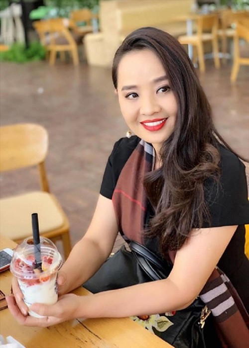 Hoài An kết hôn lần đầu nhưng chia tay vài năm sau khi vợ chồng cô có một cậu con trai. Nữ diễn viên từng ám ảnh vì người chồng cũ vũ phu. Sau này, Hoài An yêu một người đàn ông được 4 năm thì người này qua đời. Nữ diễn viên từng hẹn hò với một Việt kiều Mỹ nhưng khi sắp sang Mỹ thì Hoài An quyết định chia tay vì cả hai cãi nhau. Ảnh: Zing