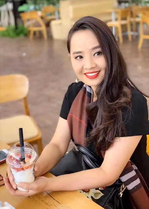 Hoài An kết hôn lần đầu nhưng chia tay vài năm sau khi vợ chồng cô có một cậu con trai. Nữ diễn viên từng ám ảnh vì người chồng cũ vũ phu. Sau này, Hoài An yêu một người đàn ông được 4 năm thì người này qua đời. Nữ diễn viên từng hẹn hò với một Việt kiều Mỹ nhưng khi sắp sang Mỹ thì Hoài An quyết định chia tay vì cả hai cãi nhau. Ảnh: Zing