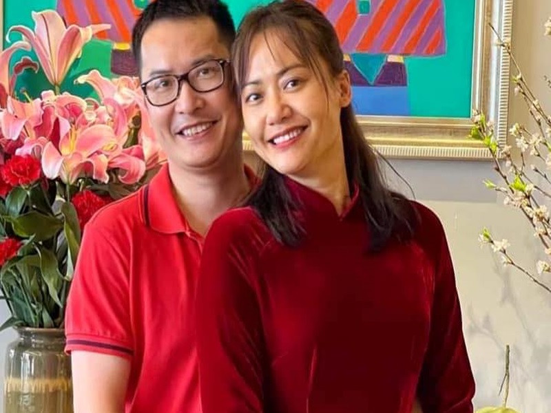 Người bạn đời hiện tại của Hồng Ánh là nhà phê bình Nguyễn Thanh Sơn. Cả hai biết nhau từ những năm 2000. Đến năm 2009, Hồng Ánh quyết định lên xe hoa. Đến nay, vợ chồng nữ diễn viên vẫn chưa có con chung. Ông xã của Hồng Ánh luôn muốn vợ hạnh phúc nên không đặt áp lực có con lên vợ. Ảnh: FB Hồng Ánh